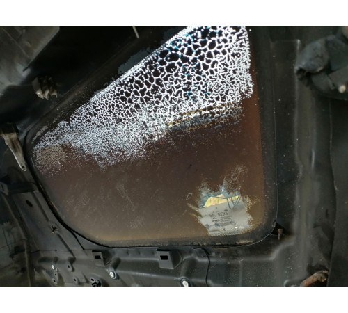 Стекло глухое заднее левое, форточка