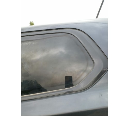 Стекло глухое заднее левое, форточка