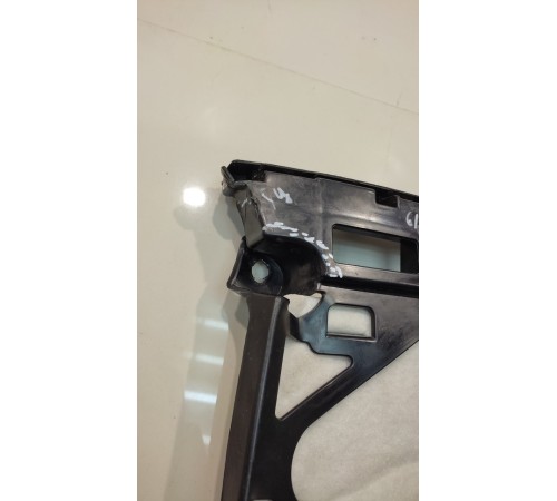 Кронштейн заднего бампера (правый)