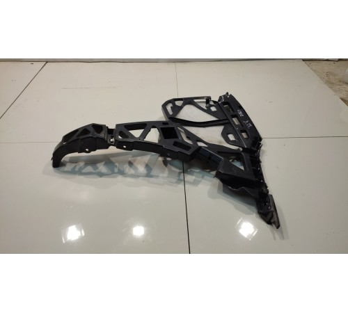 Кронштейн заднего бампера (правый)