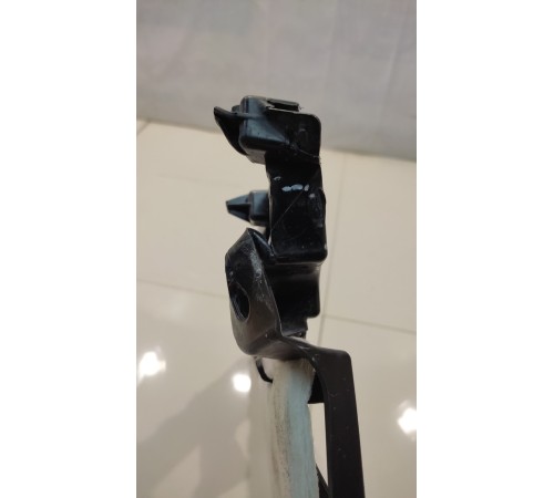 Кронштейн заднего бампера (правый)