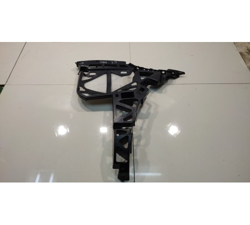 Кронштейн заднего бампера (правый)