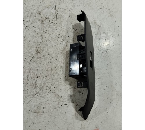 Кнопка стеклоподъёмника передняя правая