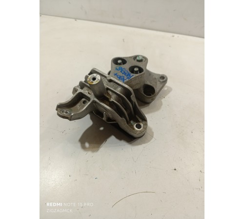 Опора двигателя левая 