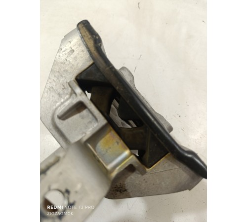 Опора двигателя левая 