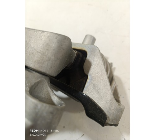 Опора двигателя левая 