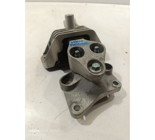 Опора двигателя левая 