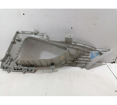 Обшивка задней стойки правая верхняя