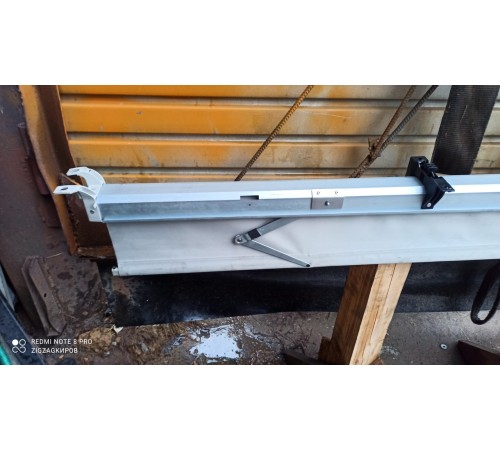 Шторка солнцезащитная лобового стекла