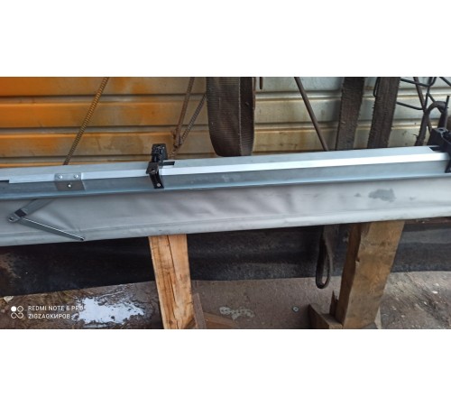 Шторка солнцезащитная лобового стекла