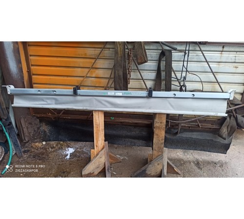 Шторка солнцезащитная лобового стекла