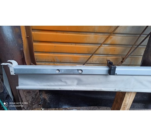 Шторка солнцезащитная лобового стекла