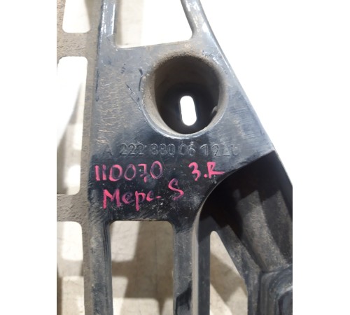 Кронштейн(крепление) заднего бампера правый