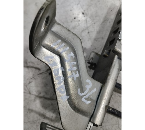 Механизм регулировки ремня по высоте задний левый