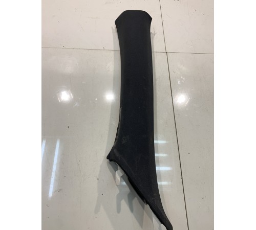 Обшивка передней стойки (левая)