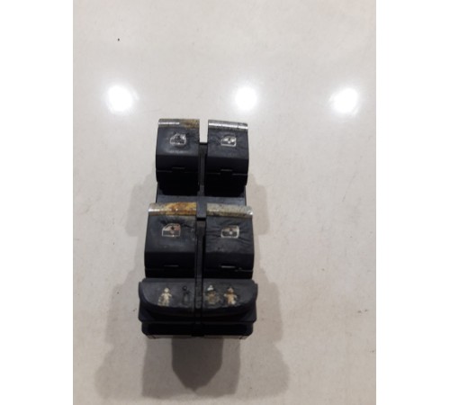 Блок управления стеклоподъемниками (передний левый)