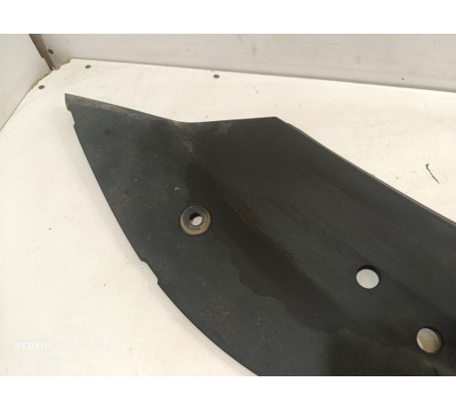 Накладка замка капота