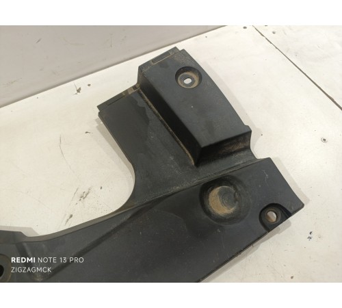 Накладка замка капота