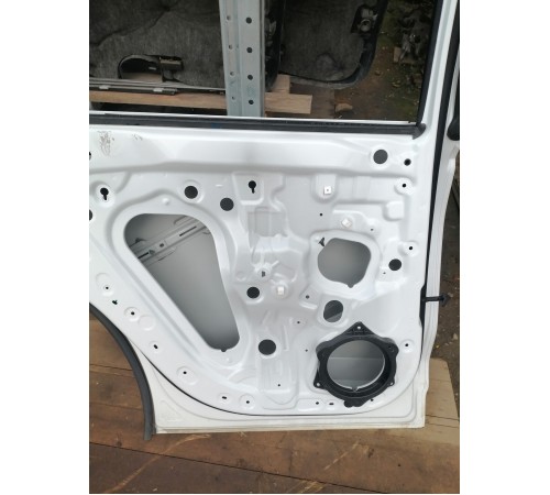 Дверь задняя левая