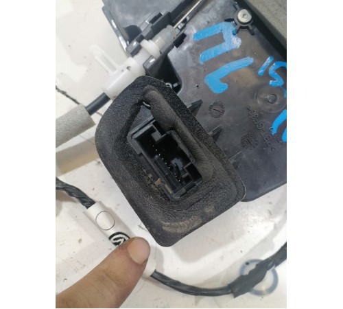 Замок двери передний левый