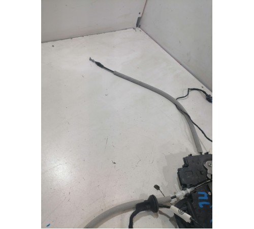 Замок двери передний левый