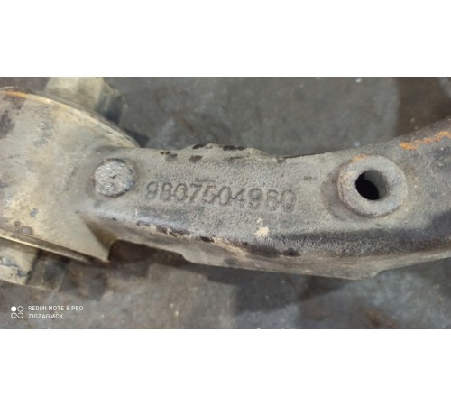 Кулак поворотный(задний правый)