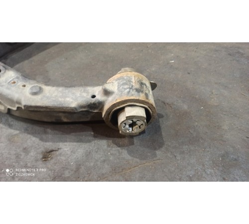 Кулак поворотный(задний правый)