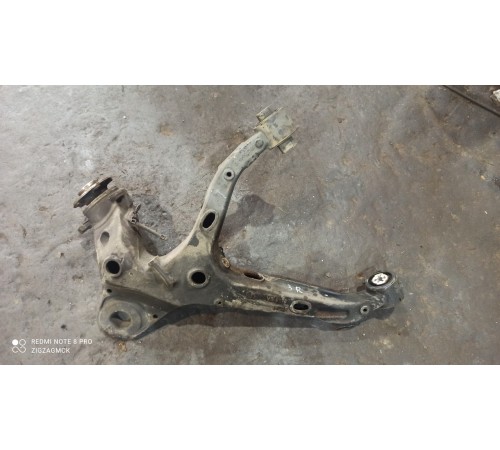 Кулак поворотный(задний правый)