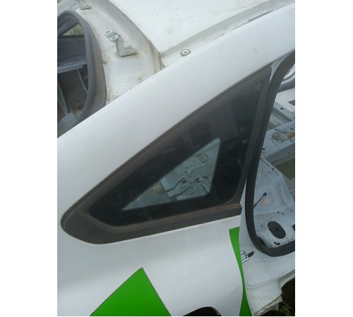 Глухое стекло заднее правое