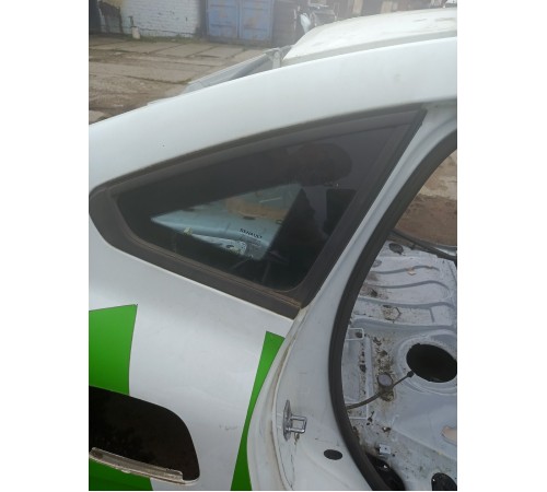 Глухое стекло заднее правое