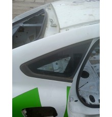 Глухое стекло заднее правое