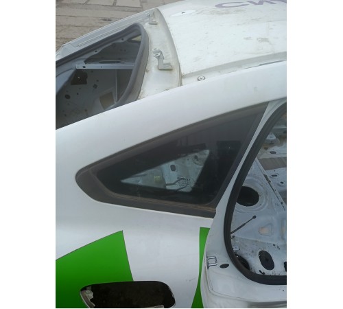 Глухое стекло заднее правое