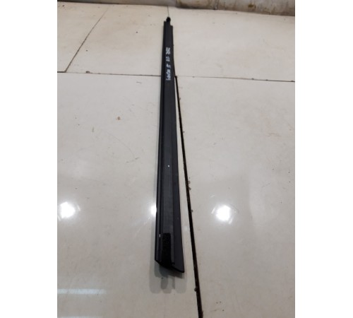 Уплотнитель стекла (передний, правый)