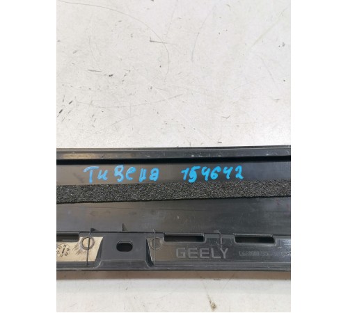 Накладка двери задняя левая