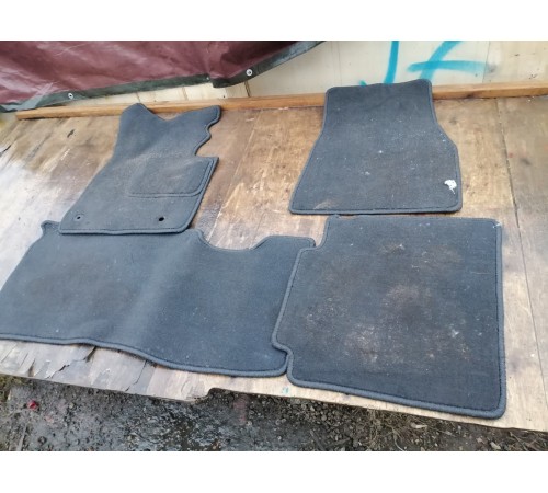 Комплект ковриков салона