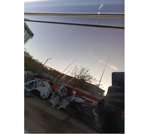 Глухое стекло заднее левое