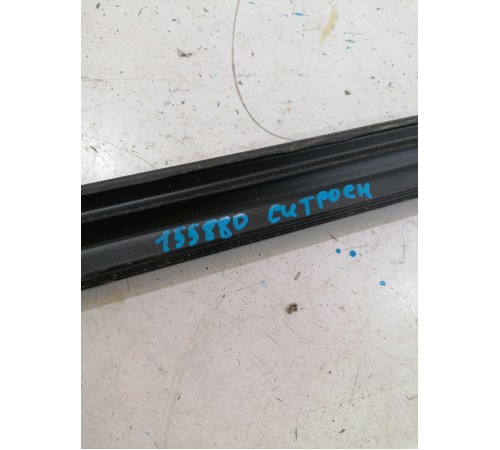 Уплотнитель стекла двери