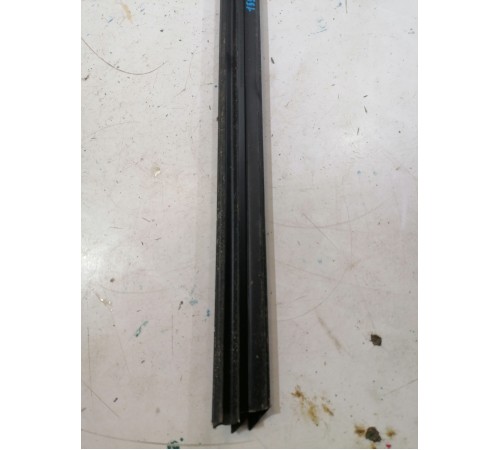 Уплотнитель стекла двери