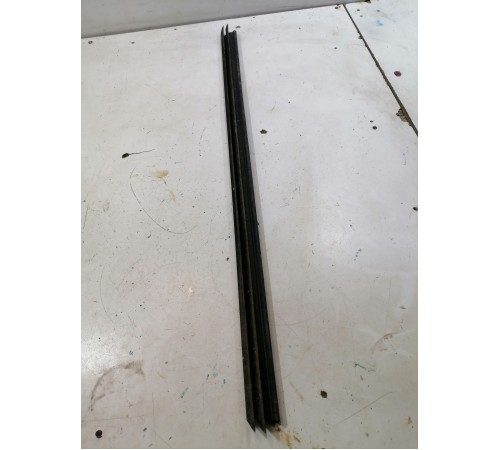 Уплотнитель стекла двери