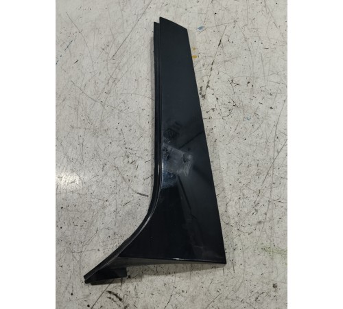 Накладка крышки багажника левая