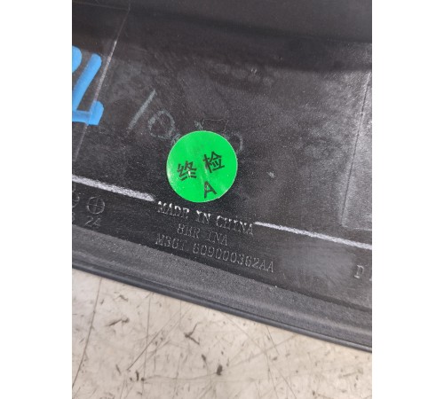 Накладка крышки багажника левая