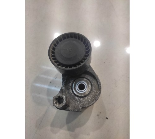 Ролик-натяжитель с кронштейном