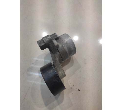 Ролик-натяжитель с кронштейном