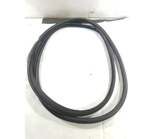 Уплотнитель двери задний правый