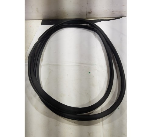 Уплотнитель двери задний правый