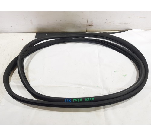 Уплотнитель двери задний правый