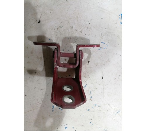 Петля двери передняя левая верхняя