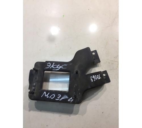 Кронштейн блока управления двигателем