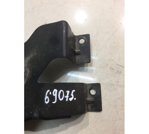 Кронштейн блока управления двигателем