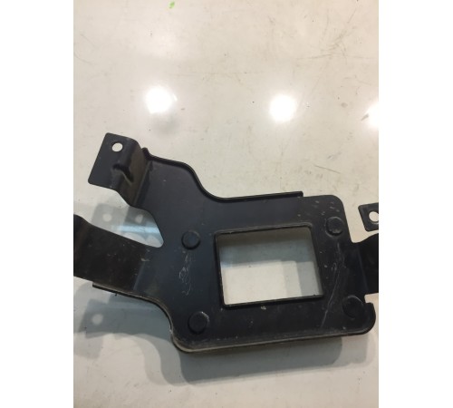 Кронштейн блока управления двигателем